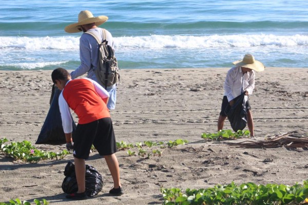 Teleños se unen para reducir contaminación en sus playas