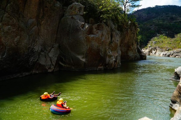 'Canopy” y 'river tubing”, aventuras extremas en el occidente de Honduras