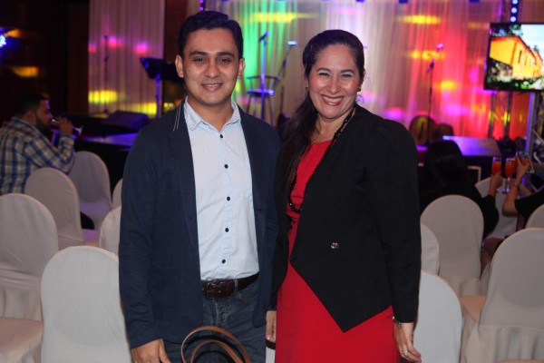 AeroMéxico celebra por sus éxitos