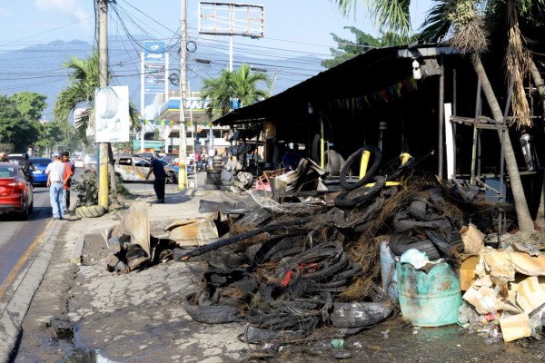 Manifestantes le prenden fuego a varios negocios en la zona norte
