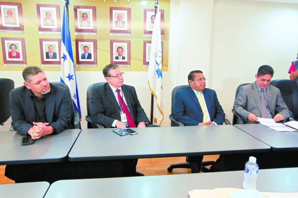 TSE convoca a 5.7 millones de hondureños a elecciones