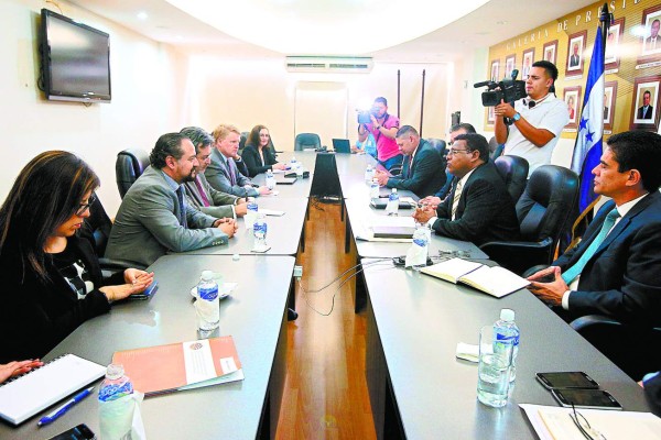 Antes de primarias piden ley para regular campañas