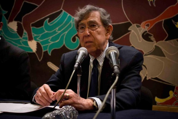 Caos político en México: renuncia líder histórico del PRD