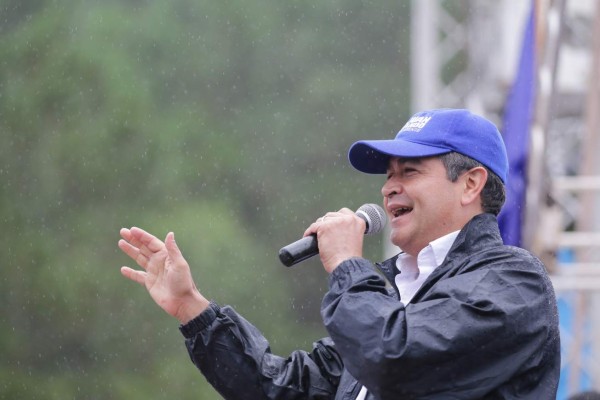 Juan Orlando Hernández promete un plan masivo de acceso a vivienda