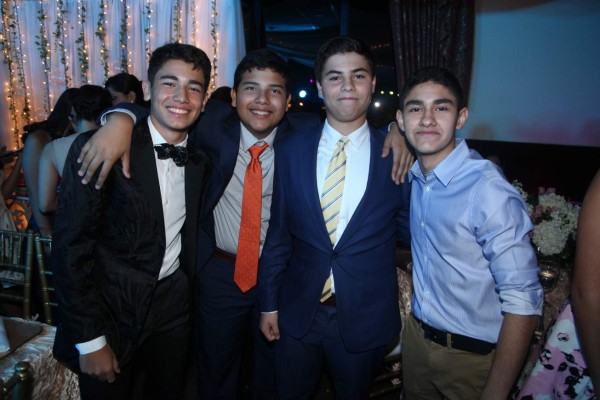 Quince años de la jovencita Andrea López