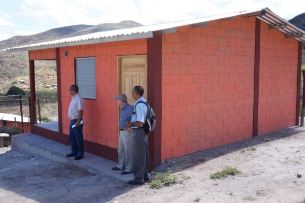 Entregan casas a familias pobres de Comayagua