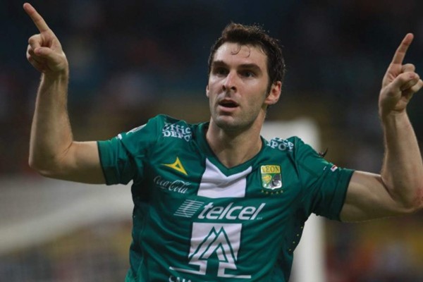 Golazo de chilena de argentino Boselli del León