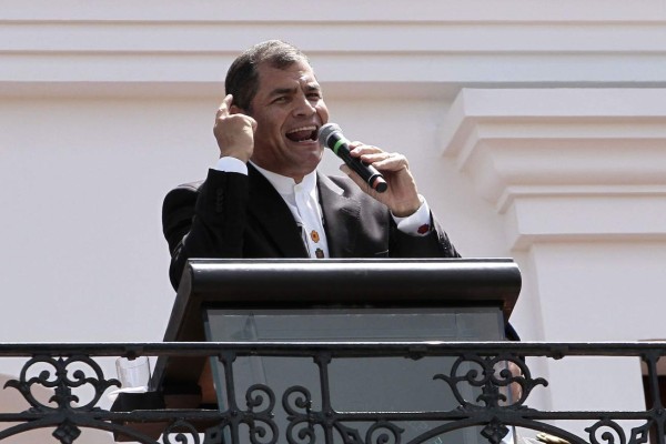Correa reta a la oposición a pedir revocatoria de su mandato