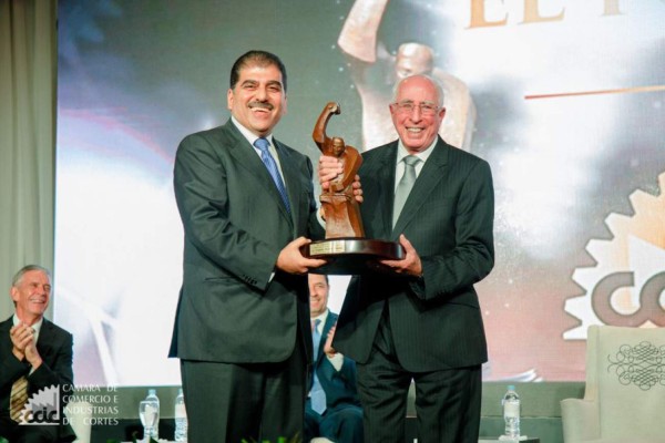 El éxito empresarial lo mide la participación social