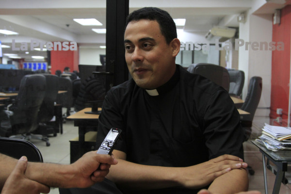 Fue subteniente, después ingeniero, ahora sacerdote