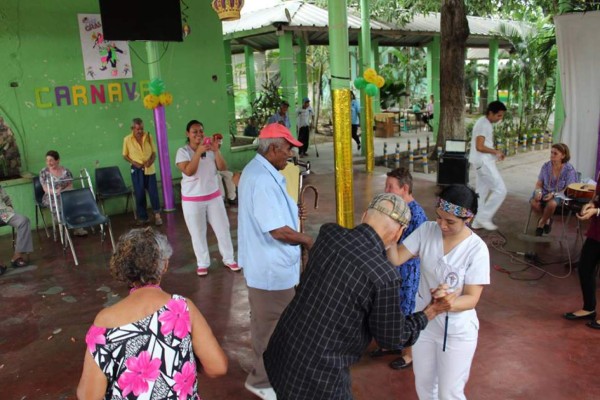 Alumnos de Medicina llevan alegría al Perpetuo Socorro