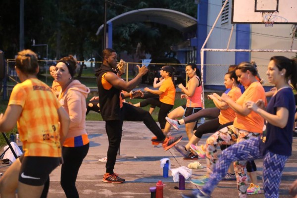 Se ponen a bailar para 'espantar” el estrés