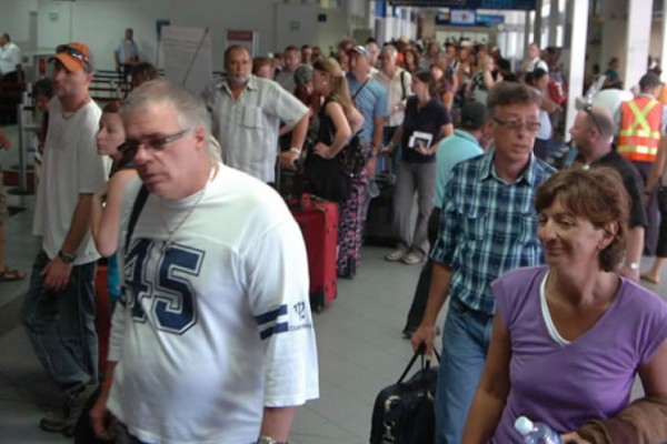 Aumenta llegada de turistas canadienses a Honduras
