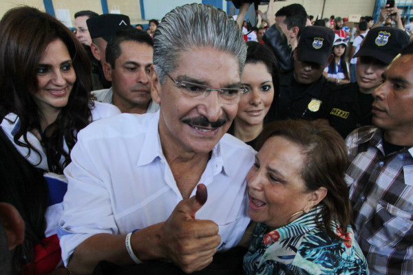 Oficialista salvadoreño consolida ventaja sin lograr triunfo en primera ronda