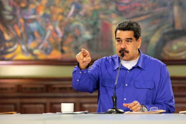 Maduro denuncia que expresidente colombiano Álvaro Uribe planea asesinarlo