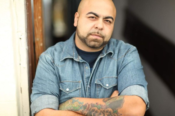 Hondureño Óscar Gale, de barbero a actor en Hollywood