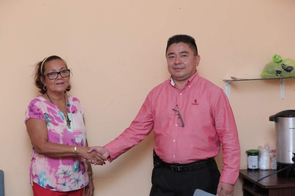 Sustituto de Ana Ríos inició como su motorista hace 23 años