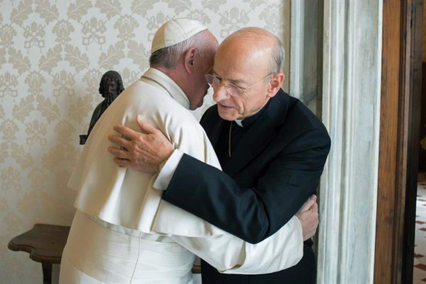 El Papa anima a prelado del Opus a priorizar a la clase media