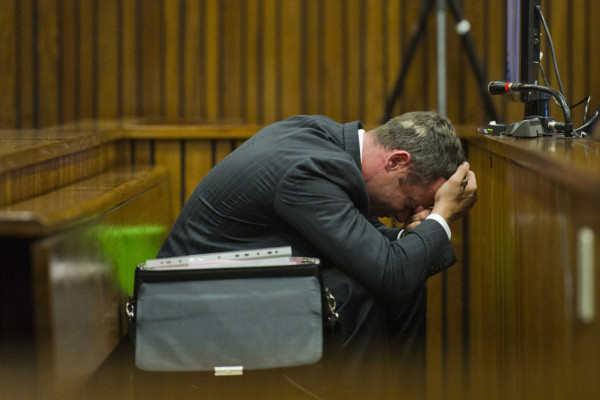 Pistorius vuelve a vomitar durante su juicio en Sudáfrica