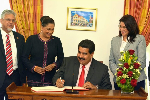 Venezuela intercambiará petróleo por papel higiénico