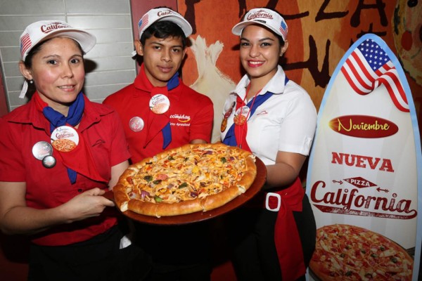 El personal de Pizza Hut está preparado para atender a todos sus clientes ofreciendo un excelente servicio.