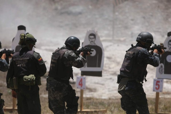 Expertos de EUA y Colombia preparan a policías Tigres de Honduras