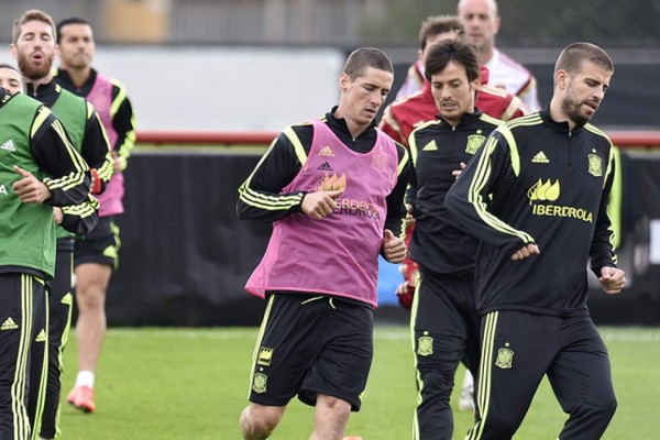 Piqué se retiró del entrenamiento con molestias en los aductores