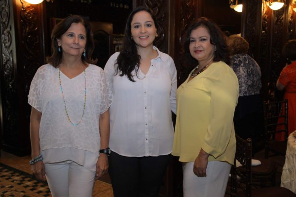 Fiesta maternal para Mireya Nasser de Rock