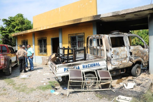 Queman patrullas y posta de la Policía de San Marcos, Santa Bárbara