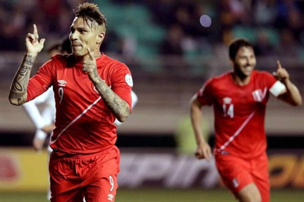 Un triplete de Paolo Guerrero lleva a Perú a las semifinales