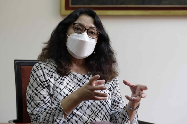 Primera ministra de Perú pide esperar resultados oficiales antes de celebrar