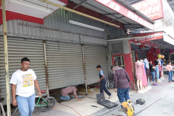 Esperan levantar los negocios de los escombros en San Pedro Sula