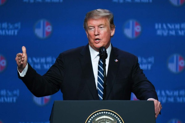 Trump se defiende de graves acusaciones de exabogado Cohen