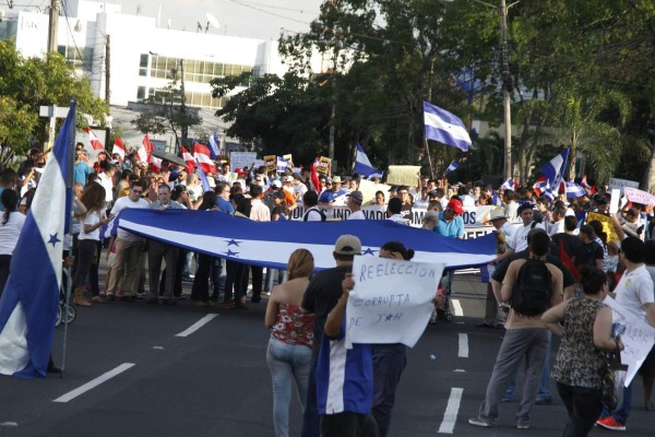 En SPS también marchan contra la reelección
