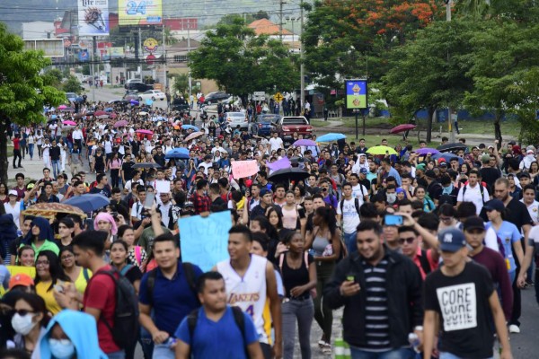 Unah-vs denunciará ante el MP ataque de policías a estudiantes