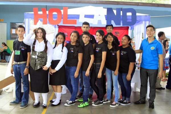 Fiesta multicultural en el instituto Pablo Menzel