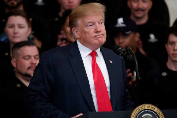 Trump dice que está enviando 'soldados armados' a la frontera EEUU-México