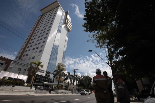 Calor y turistas esperan a Honduras en Manaos