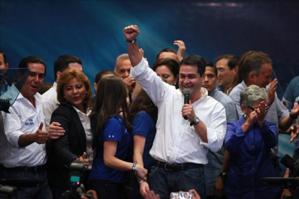 La UE felicita Juan Orlando Hernández y le expresa su apoyo