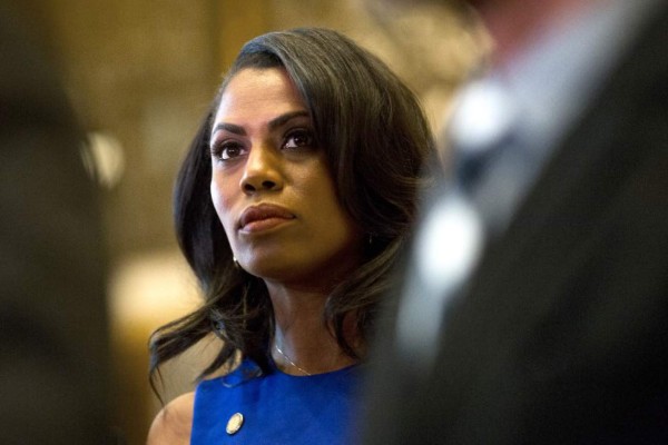 Trump descarga su ira contra Omarosa por grabarlo en secreto en Casa Blanca