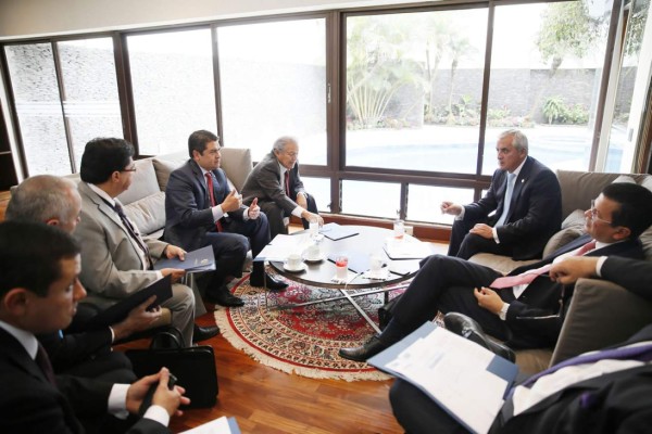 Presidente de Honduras llega a Guatemala para reunión con Joseph Biden