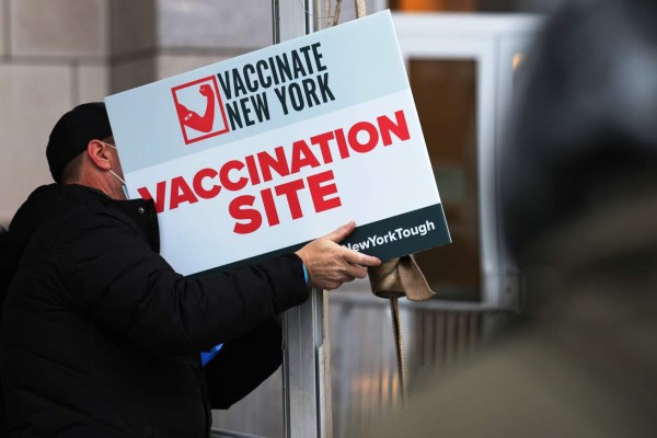 Hombre muere 25 minutos después de recibir vacuna contra el covid en Nueva York