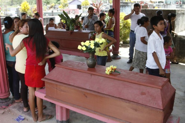 Dos hermanitos se ahogan cuando bañaban en río