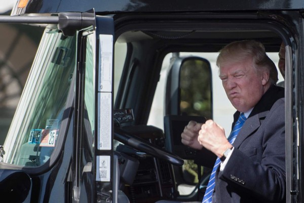 Ultimátum de Trump a republicanos: aprueben reforma o el Obamacare se mantendrá