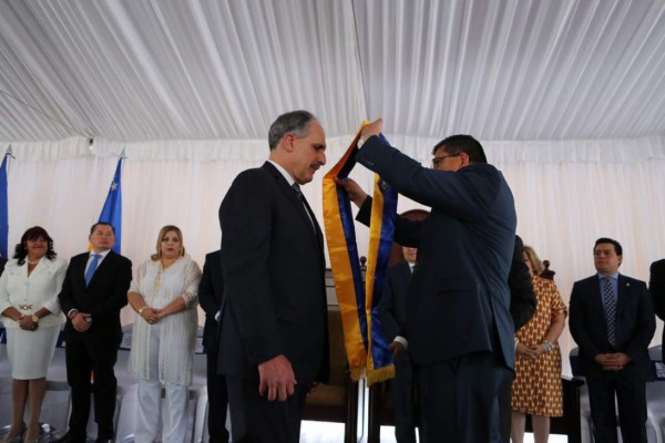 'Tito' Asfura: 'Hoy asumo este gran reto para trabajar, construir y servir'