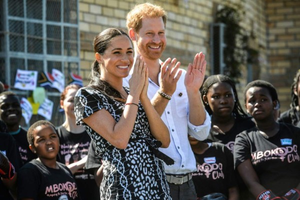 Meghan y Harry llegan a Sudáfrica con su pequeño Archie