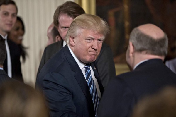 Trump está dispuesto a negociar una nueva ley de salud ante la división en su partido