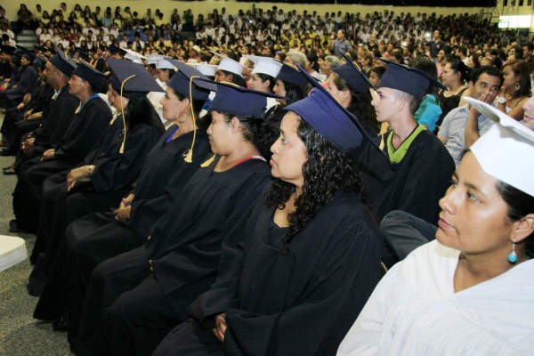Colegios bilingües culminan programa de alfabetización