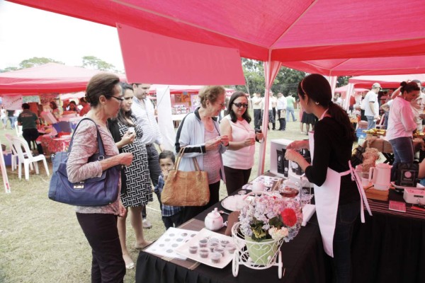 Exitosas ventas deja el Mercado del Agricultor y Artesano