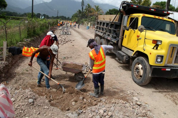 Construyen canal de alivio en zonas de riesgo de La Ceiba